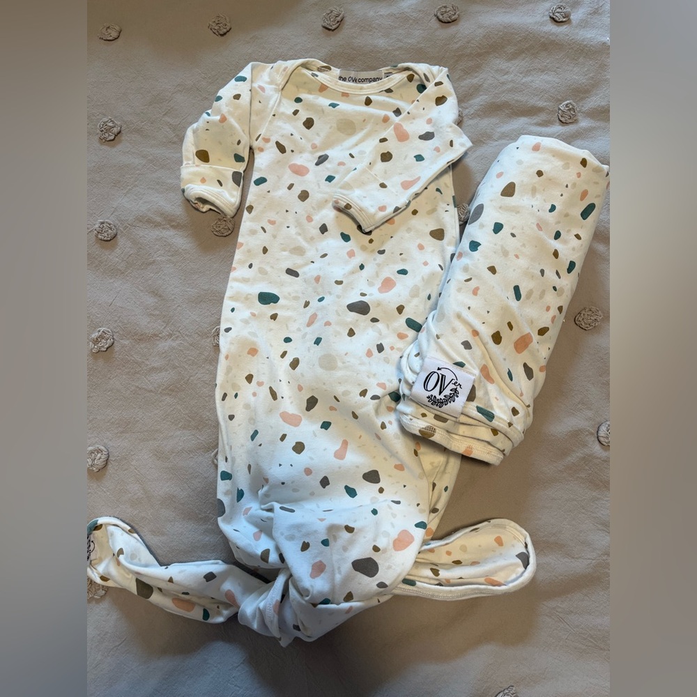 OVer Company gown & swaddle NB